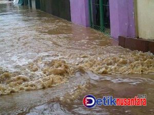 Air Meluap Akibat Hujan Deras, Warga Desa Lembu Kebanjiran