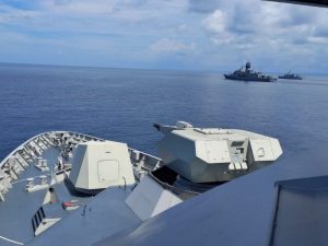 Dua Kapal Perang TNI AL Berhadapan Dengan Kapal Perang Australia di Laut Jawa