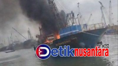 Kapal Terbakar di Pelabuhan Sunda Kelapa
