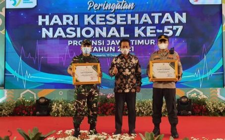 Kapolres Situbondo dan Dandim 0823 Terima Penghargaan Penanganan Pandemi Covid-19 Terbaik di Jawa Timur