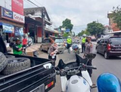 Respon Keluhan Masyarakat, Polisi Tertibkan Parkir Kendaraan di Jalan A. Yani Situbondo