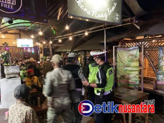 Jelang Nataru, TNI Polri dan Satpol PP Intensifkan Patroli Ingatkan Prokes