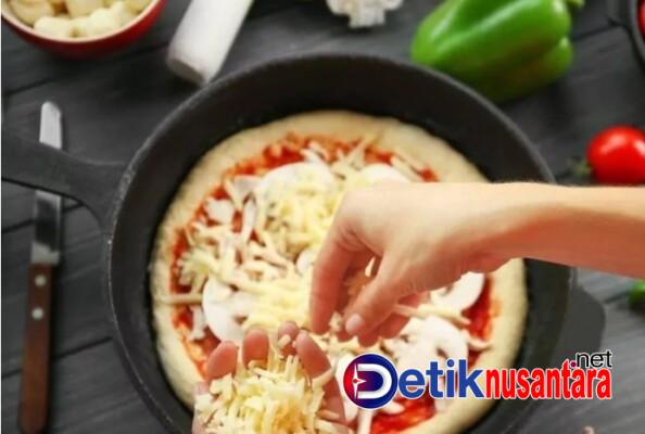 15 Metode Membikin Pizza Teflon Rumahan yang Super Lezat