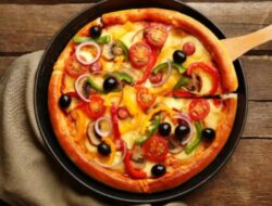 15 Metode Membikin Pizza Teflon Rumahan yang Super Lezat
