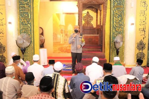 Syiar Ramadhan, Kapolres Situbondo Tarawih Bersama Masyarakat Sekaligus Sampaikan Pesan Kamtibmas