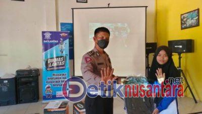 Program Police Goes To School, Satlantas Polres Situbondo Larang Pelajar Belum Miliki SIM Bawa Motor