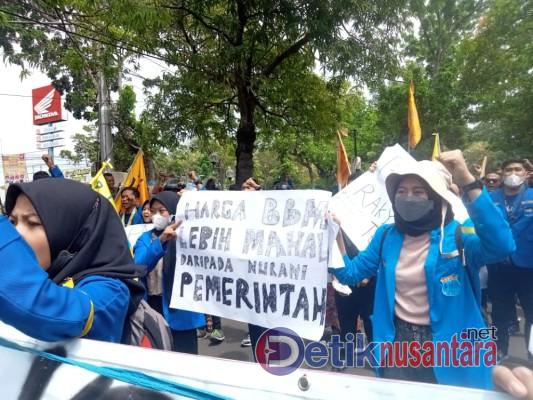 Demo Menolak Kenaikan BBM , PMII Nganjuk Geruduk Gedung DPRD