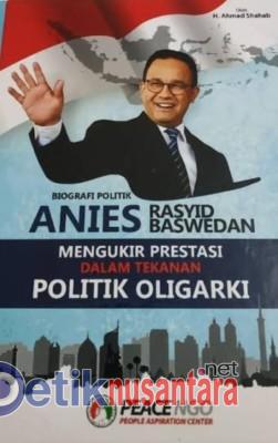 Habib HAS Serahkan Buku 'Mengukir Prestasi dalam Tekanan Politik Oligarki' ke Anies