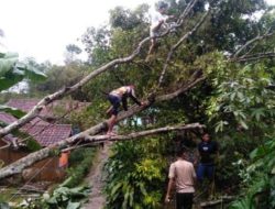 Angin Puting Beliung Terjang 5 Desa di Sukabumi