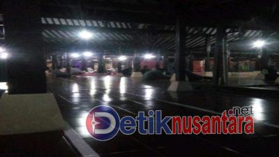 Jamaah Masjid Sang Cipta Rasa Kasepuhan Cirebon Adakan Pengajian Rabu Wekasan