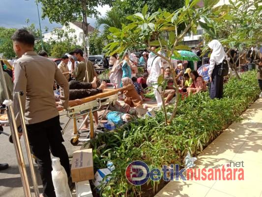 Halaman RSUD Cianjur Dipenuhi Korban Gempa
