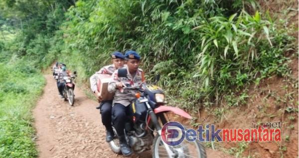 Polisi Gunakan Trail Kirim Logistik ke Pelosok yang Sulit Terjangkau