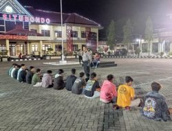 Patroli Samapta Polres Situbondo Amankan 16 Pemuda Pesta Miras dan Bawa Sajam
