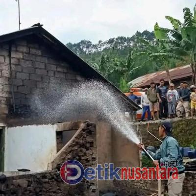 Rebus Air Ditinggal Tidur, Rumah Nenek Ruminah Ludes Terbakar