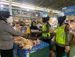 Ops Lilin Candi, Polwan Polres Kebumen Sambangi Pasar