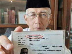Tahukah Anda Siapa PNS Pertama di Indonesia?