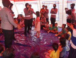 Polisi Beri Dukungan Trauma Healing untuk Anak-anak Korban Banjir di Pengungsian