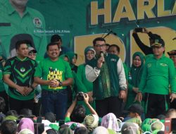Berjaket AMK, Ridwan Kamil hadiri Puncak Harlah PPP di Sumedang